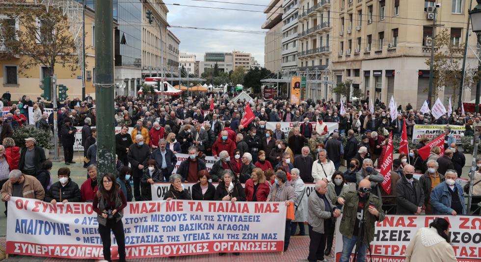 Δυναμική πορεία συνταξιούχων κατά των περικοπών στις συντάξεις και στη διάλυση του ΕΣΥ