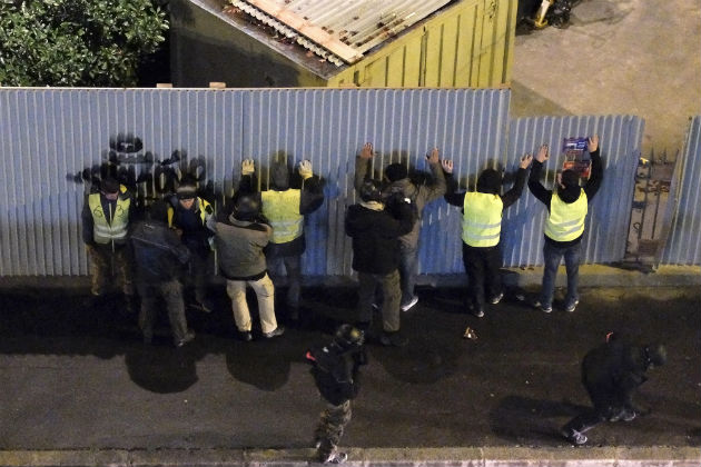 Γαλλία: Μετά το μαστίγιο, το καρότο