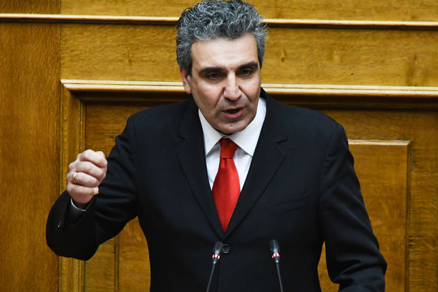 Μονομαχία για την εμπιστοσύνη