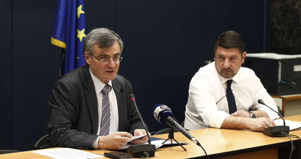 Σε κρίσιμο σταυροδρόμι για τον περιορισμό της πανδημίας