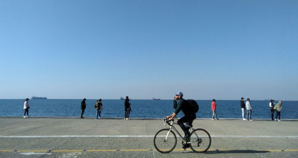 Στο «κόκκινο» η Θεσσαλονίκη, ουρές για rapid tests