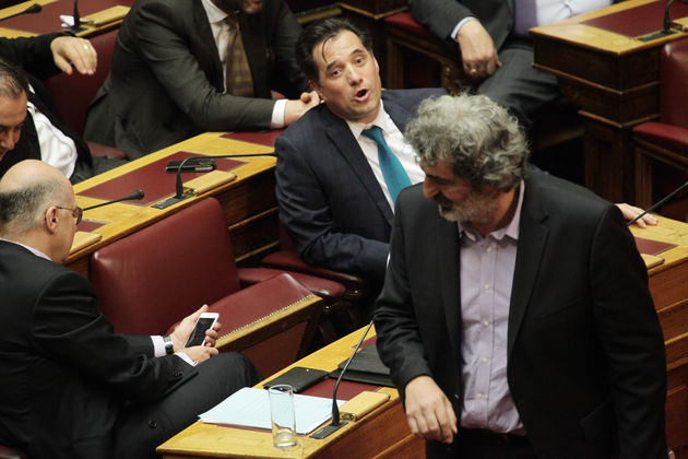 Βγήκαν… νυστέρια για την Υγεία
