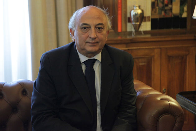Υπουργοί με το όπλο παρά πόδα υπόσχονται σκληρή δουλειά