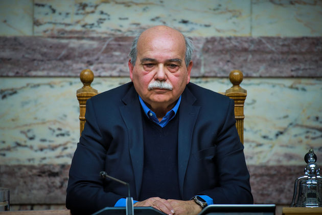 Μονομαχία για την εμπιστοσύνη