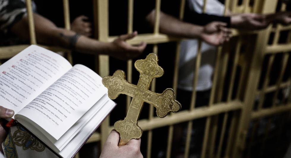 Η περιφορά του Επιταφίου στον Κορυδαλλό σε εικόνες 