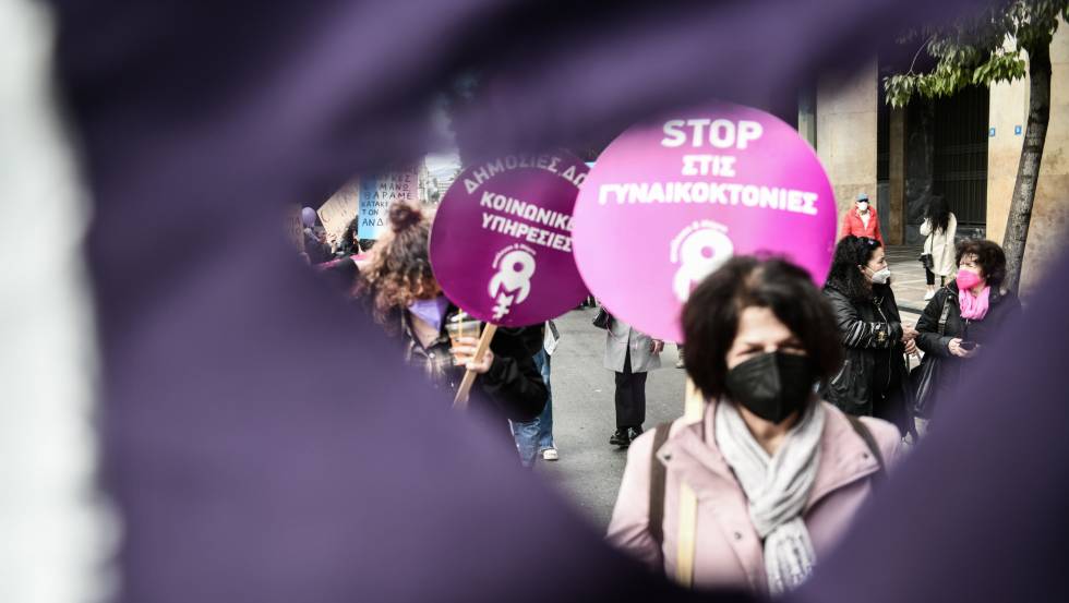 Δυναμικές διαδηλώσεις κατά της έμφυλης βίας με μηνύματα κατά του πολέμου και της εκμετάλλευσης