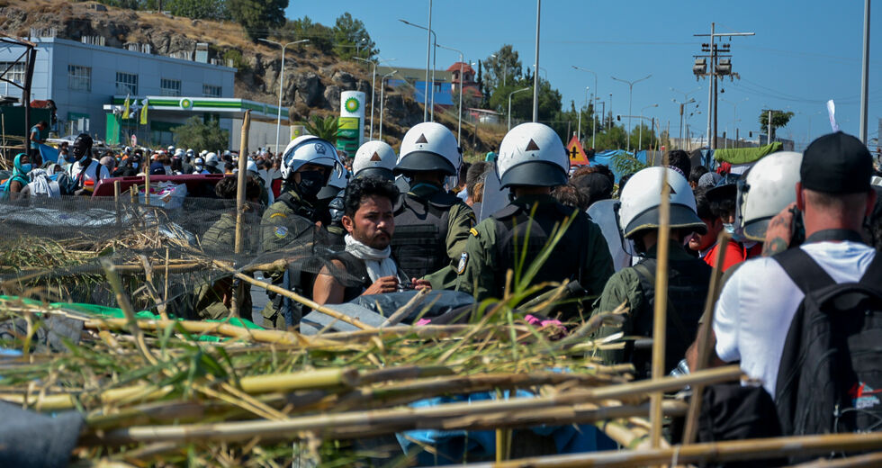 Ξεχειλίζει η απελπισία των προσφύγων στη Μόρια
