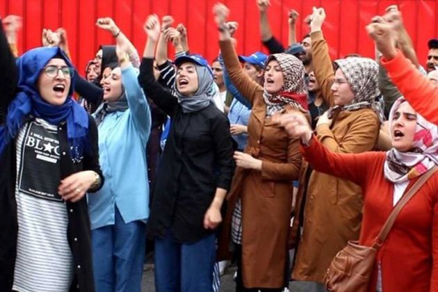 «Το γυναικείο κίνημα στην Τουρκία παράγει πολιτική “από τα κάτω”»