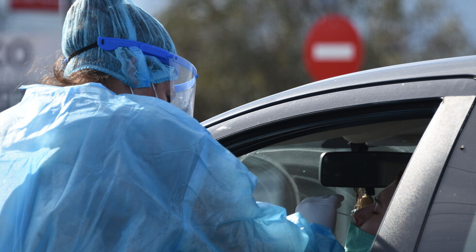 Στήνουν μονοπώλιο εκατομμυρίων με τα rapid tests