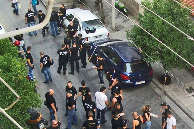 Χρυσαυγίτες εμπρηστές σε περιπολία