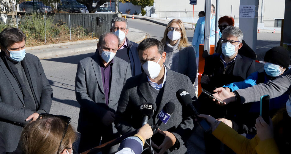 Τηλεδιάσκεψη Τσίπρα-Ξανθού με ειδικούς για την πανδημία