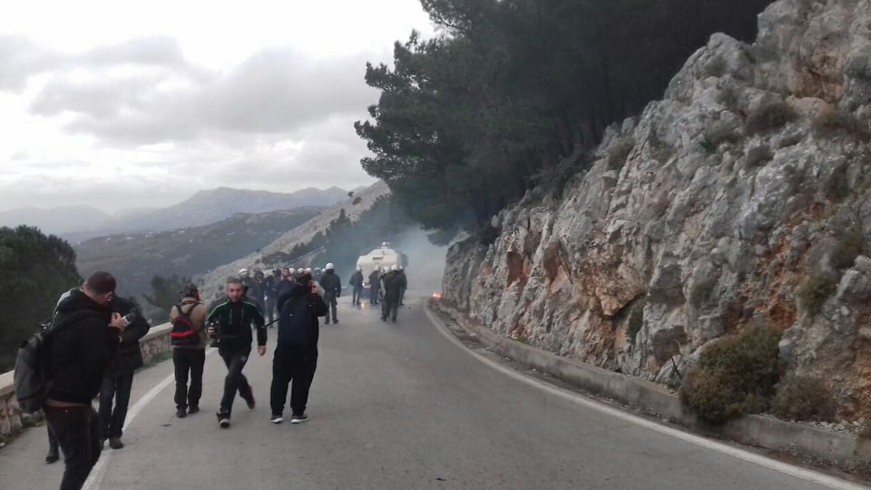 Πρώτα το ξύλο μετά… ο διάλογος