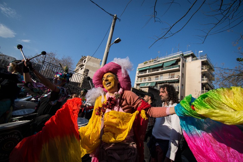 Ένα πολύχρωμο και πολυεθνικό καρναβάλι