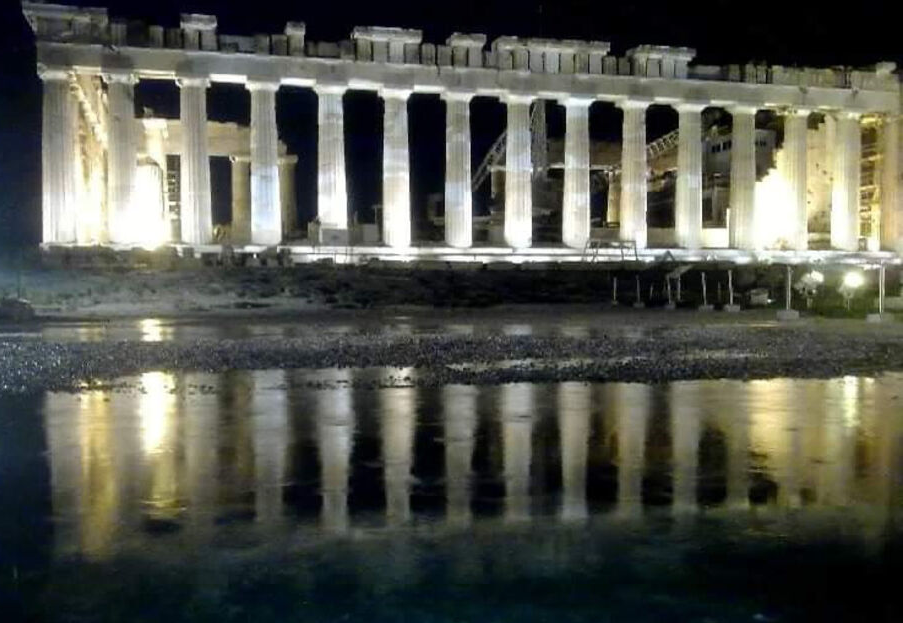 Η Ακρόπολη πλημμύρισε, αλλά… δεν είναι αυτό που νομίζετε!