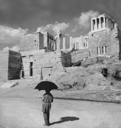 Αλλεπάλληλοι πόλεμοι, μουσική, επιθεώρηση και γυναικεία χειραφέτηση