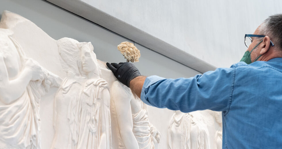 Η επανένωση των Γλυπτών του Παρθενώνα ξεκίνησε από το εσωτερικό
