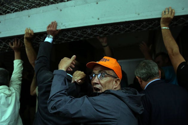 Με το «έτσι θέλω» στο γραφείο του Τσακαλώτου