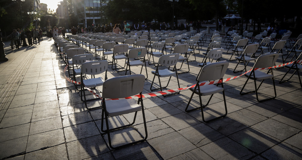 «Άδειες καρέκλες» στις πλατείες της χώρας – Δράση για τις επιχειρήσεις εστίασης