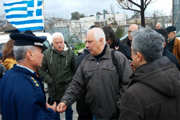 Με μαύρες σημαίες στο αεροδρόμιο Χανίων