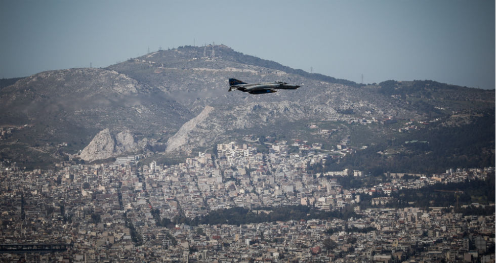 Φωτογραφίες από δοκιμαστικές πτήσεις αεροσκαφών στην Αθήνα