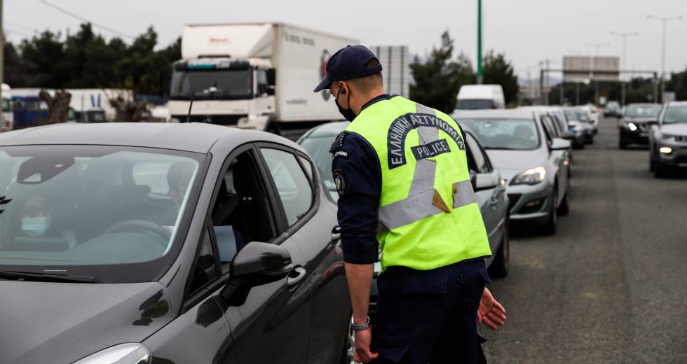 Πάσχα με περιορισμούς και ανοιχτές εκκλησίες