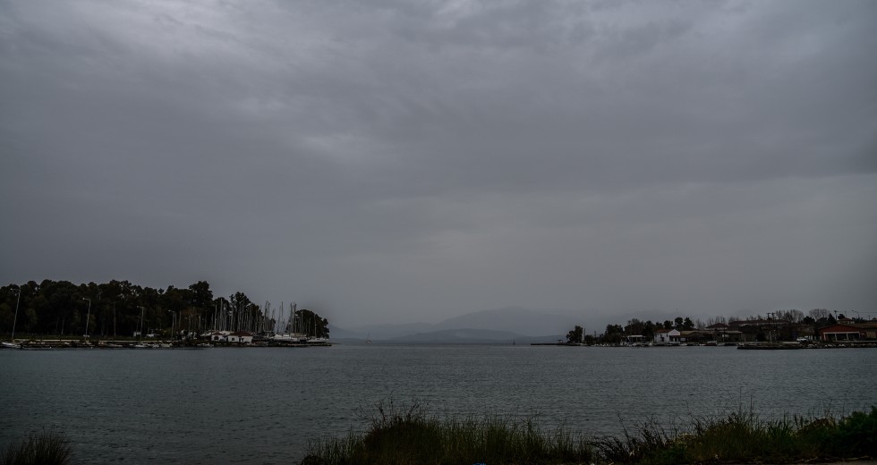 Εκρηκτικό μείγμα καιρού με αέρα, σκόνη από Σαχάρα και υψηλές θερμοκρασίες