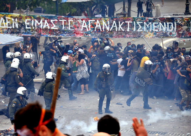 ​Αλλο «αγανακτισμένοι», άλλο ναζιστές