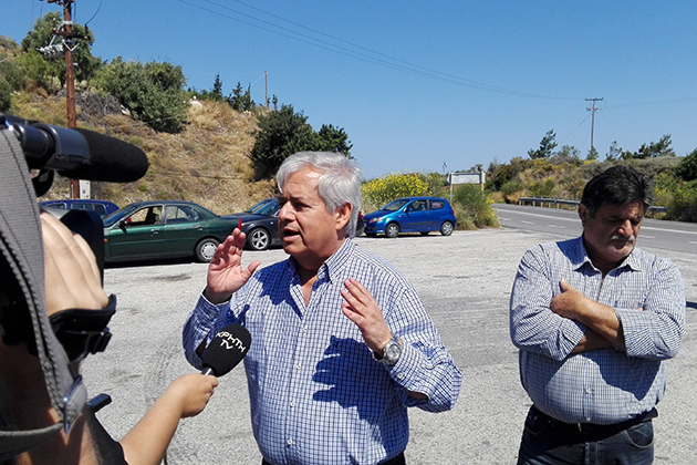 Οι κάτοικοι κλείνουν τον δρόμο στην Αγία Πελαγία