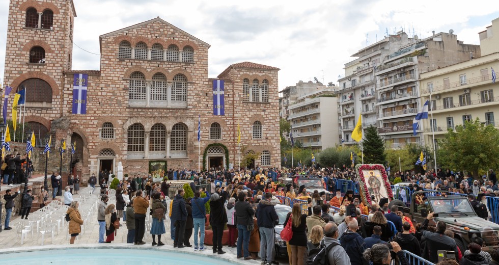 Καλπάζει ο κορονοϊός στη Β. Ελλάδα, ιδιωτικές κλινικές στη μάχη με την Covid-19