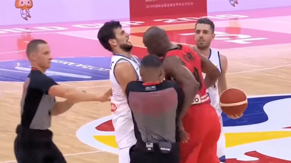 «Τα πήρε» με τη FIBA