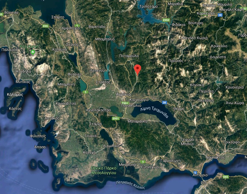 Μεγάλη κινητοποίηση της πυροσβεστικής για τη φωτιά στο Αγρίνιο