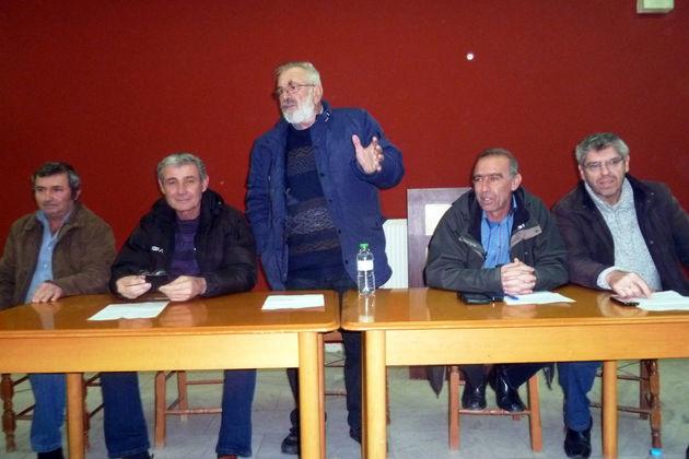 Παίρνουν τα τρακτέρ για να… μείνουν στον τόπο τους
