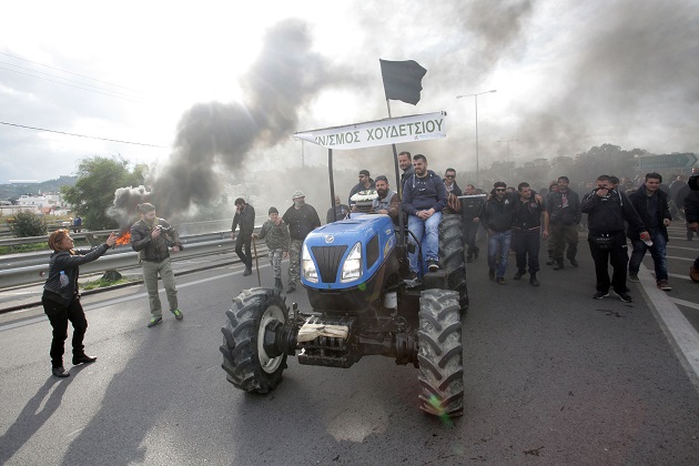 Χωρίς τρακτέρ, αλλά δυναμικά στο Σύνταγμα