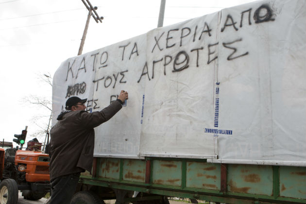 Κλείνουν τις εθνικές για να… μείνουν στα χωράφια