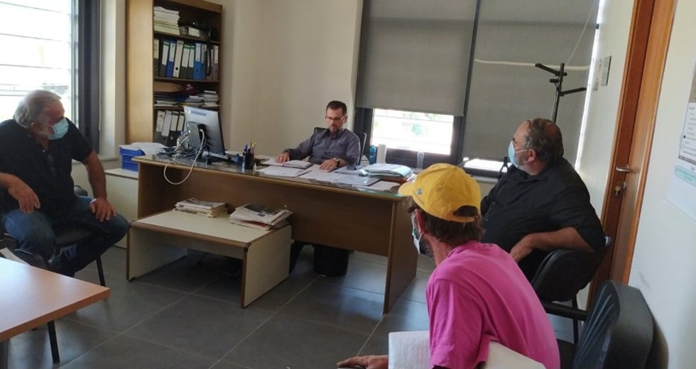 Ηράκλειο: Συμβολική κατάληψη από αγρότες και κτηνοτρόφους στον ΕΛΓΑ