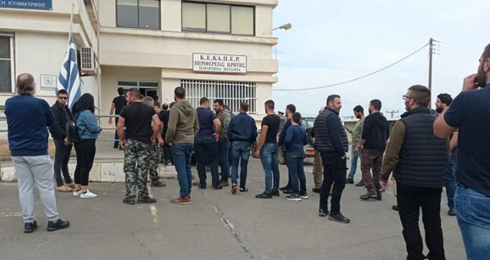 Αγρότες και κτηνοτρόφοι έκαναν κατάληψη στο Δασαρχείο Ρεθύμνου