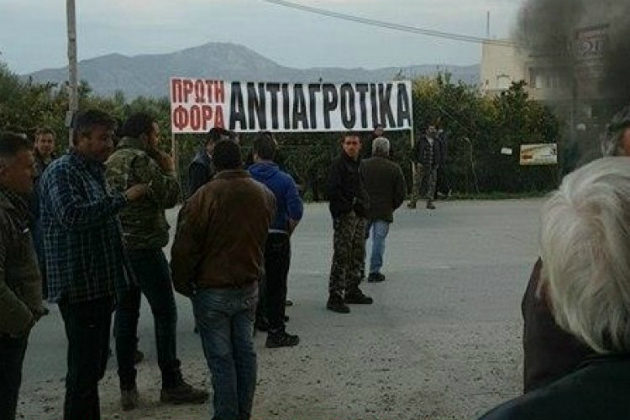 Κρήτη: Παραμένουν τα μπλόκα σε Μεγάλα Χωράφια και Πραιτώρια