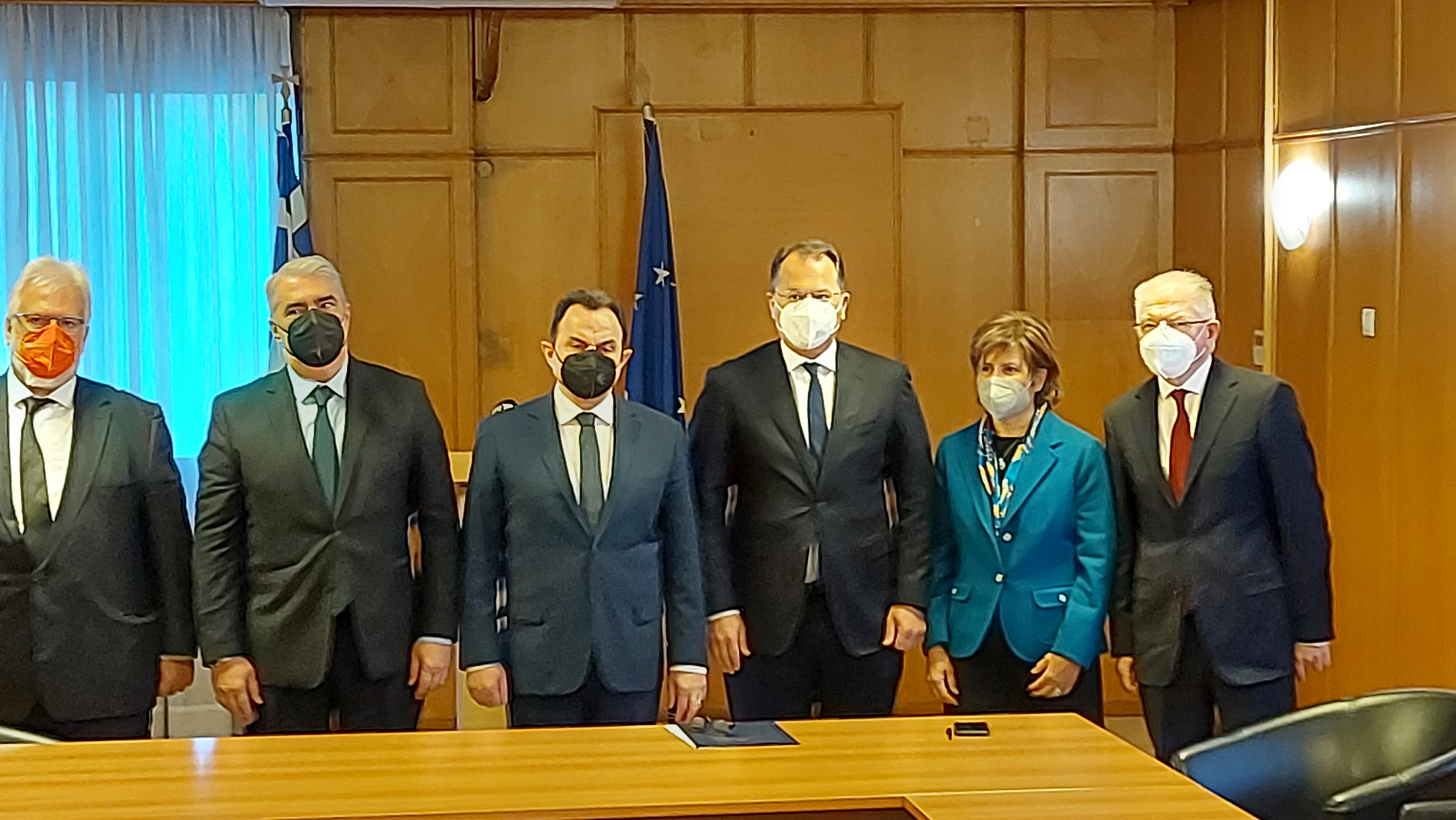 Παράδοση-παραλαβή με… ολίγον από αυτοκριτική