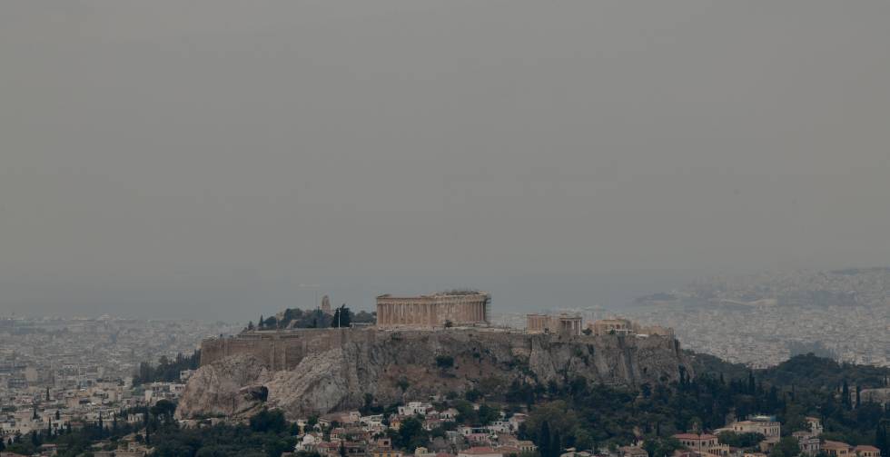 Εκκένωση οικισμών από Αλεποχώρι μέχρι Μέγαρα – Ζημιές και στο ηλεκτρικό δίκτυο