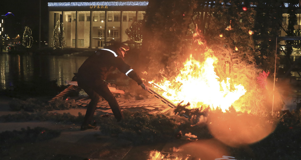 Συγκρούσεις στην Αλβανία μετά τη δολοφονία 25χρονου από αστυνομικό