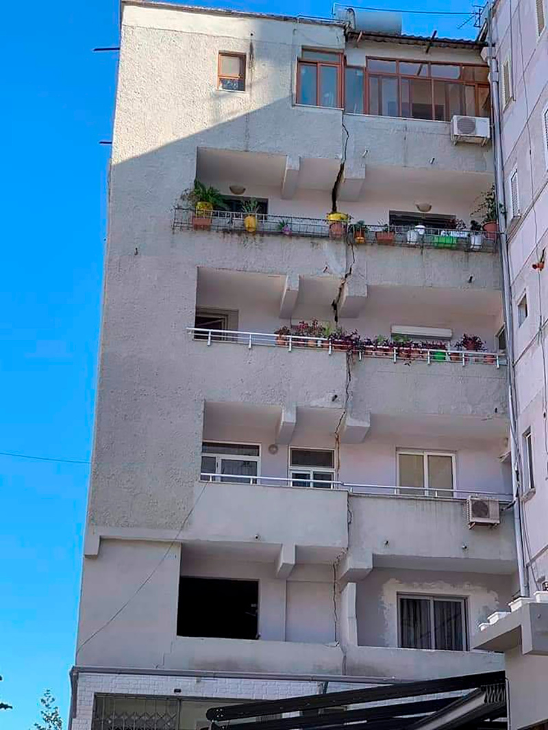 Καταστροφές και δεκάδες τραυματίες από το σεισμό στην Αλβανία