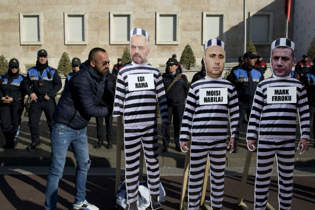 Μαζική αντικυβερνητική διαδήλωση στην Αλβανία