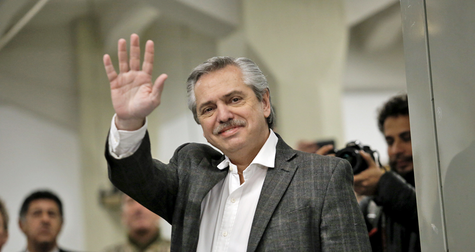Παραίτηση Μοράλες με καταγγελίες για εν εξελίξει πραξικόπημα