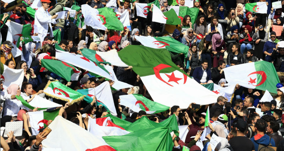 Βία και δακρυγόνα στις διαδηλώσεις κατά του Αλγερινού προέδρου