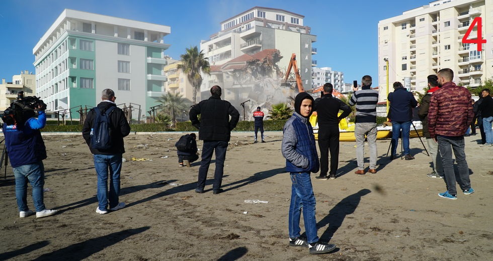 Λάθη και ζωές θαμμένα στα χαλάσματα