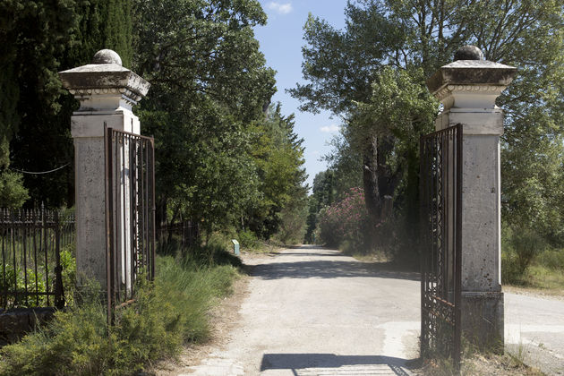 Τα ανάκτορα προς πώληση