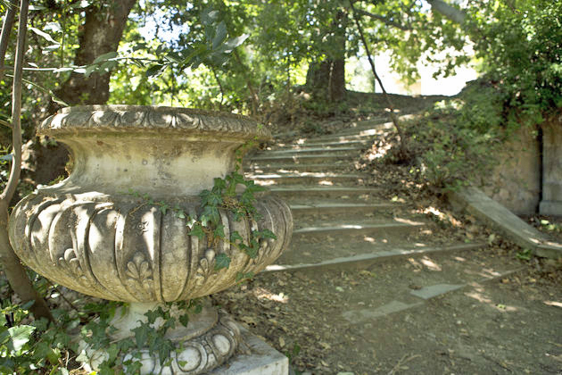 Τα ανάκτορα προς πώληση