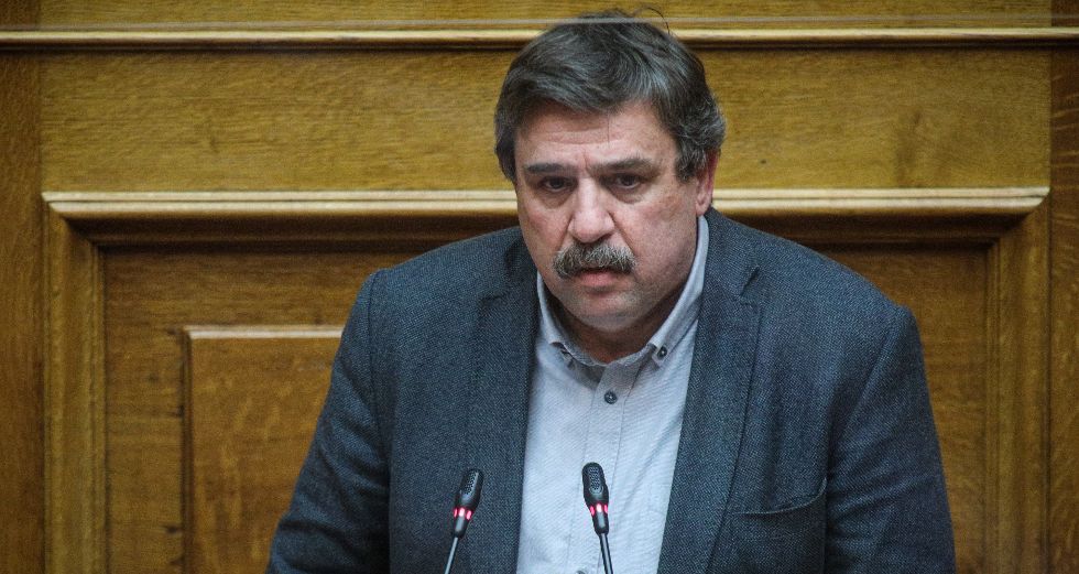 Απειλή Πλεύρη για μαζικές απολύσεις ανεμβολίαστων υγειονομικών