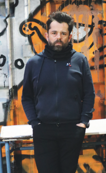 Οι άνθρωποι έκαναν θέατρο και στον πόλεμο