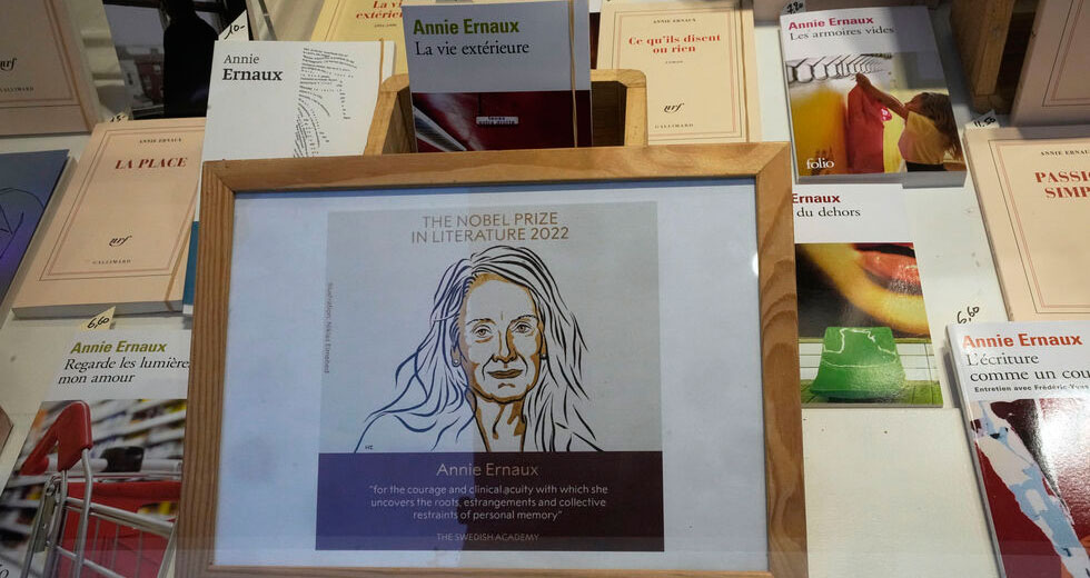 Είναι Γεγονός, η πρώτη Γαλλίδα συγγραφέας που βραβεύεται με Νόμπελ Λογοτεχνίας